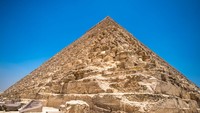 Ini dia posisi pertama piramida tertinggi di dunia jatuh kepada Pidamida Giza dengan ketinggian mencapai 138,5 meter.