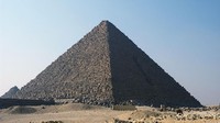 Diposisi ke-8 ada Piramida Menkaure. Piramida ini merupakan yang terkecil dari deretan ketiga Piramida Giza yang berlokasi di Kairo, Mesir. Tingginya mencapai 65 meter.