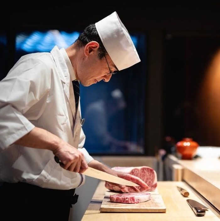 Cantik! Pahatan Gunung Fuji dan Bunga Sakura Ini Dibuat dari Wagyu Segar