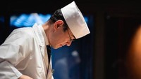 Karya seni yang bernama Ukiyo-e ini dibuat menggunakan daging wagyu segar. Ada chef yang bertugas untuk mengiris daging wagyu untuk disusun menjadi media pahatannya. Foto: Instagram/art_beef_gallery