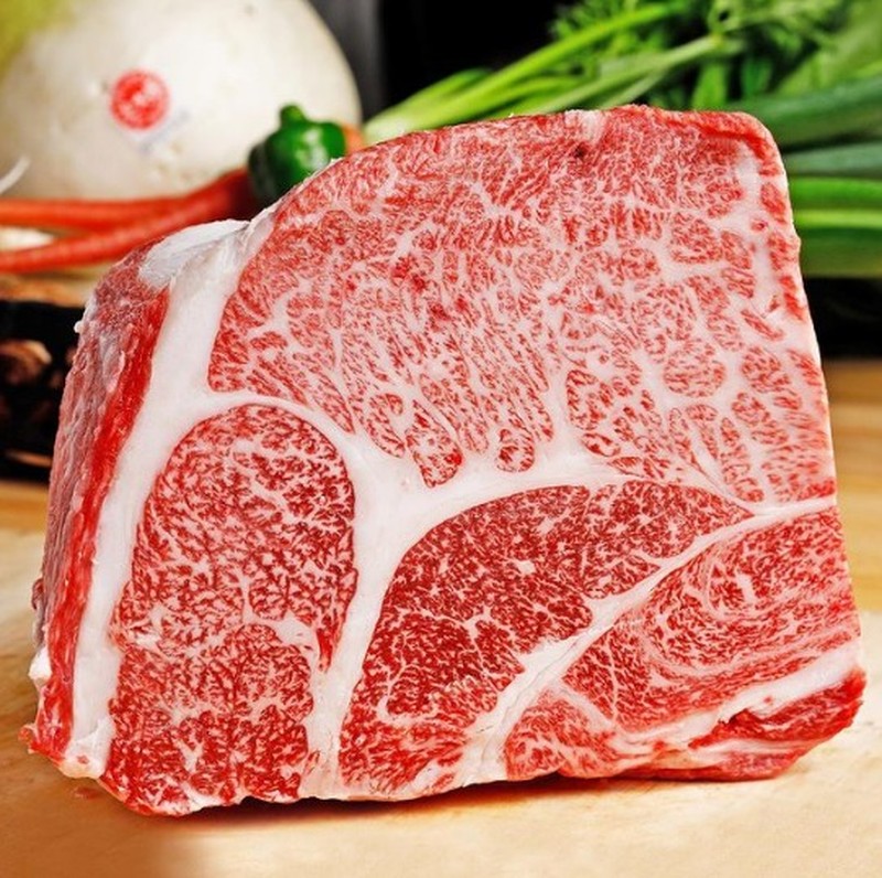 Cantik! Pahatan Gunung Fuji dan Bunga Sakura Ini Dibuat dari Wagyu Segar