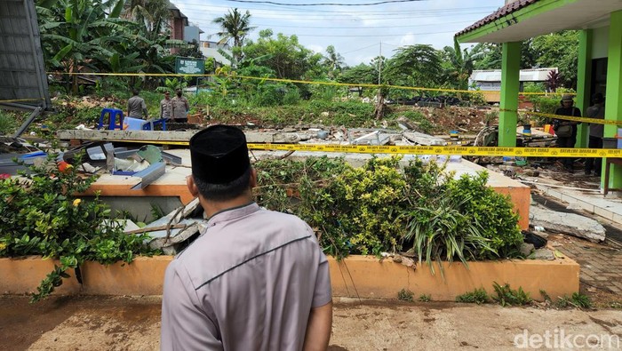 Tembok MTsN 19 Pondok Labu roboh dan menyebabkan tiga siswa tewas pada Kamis (6/10). Begini kondisi terkini di MTsN 19 Pondok Labu.