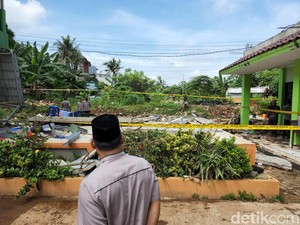 Polisi Olah TKP Tembok Roboh MTsN 19 Jaksel Hari Ini