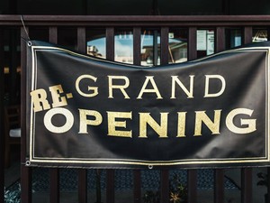Pengertian Grand Opening, Strategi, dan Contoh Sukses