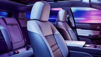 Honda Prologue berkunfigurasi 5 penumpang. Terdapat fitur sunroof panoramic juga nih. Foto: Honda