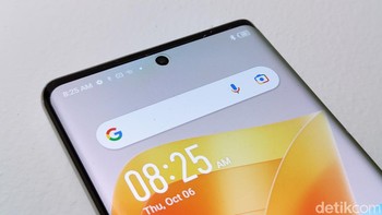 Sementara kamera depannya berukuran 32 MP yang dilengkapi dual LED Flash. Foto: Adi Fida Rahman/detikINET
