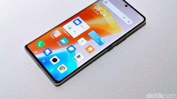Infinix Zero Ultra punya layar AMOLED dengan ukuran 6,8 inch, Full HD+, refresh rate sudah 120Hz. Foto: Adi Fida Rahman/detikINET 