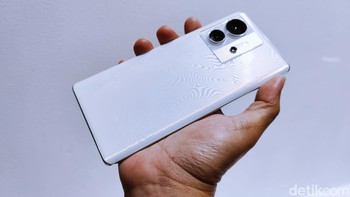 Infinix Zero Ultra punya baterai 4.500mAh. Dapur pacunya MediaTek 920 SoC, RAM 8 GB. Ada RAM 5 GB. HP ini dijual di Indonesia dengan harga Rp 6,449 juta. Foto: Adi Fida Rahman/detikINET