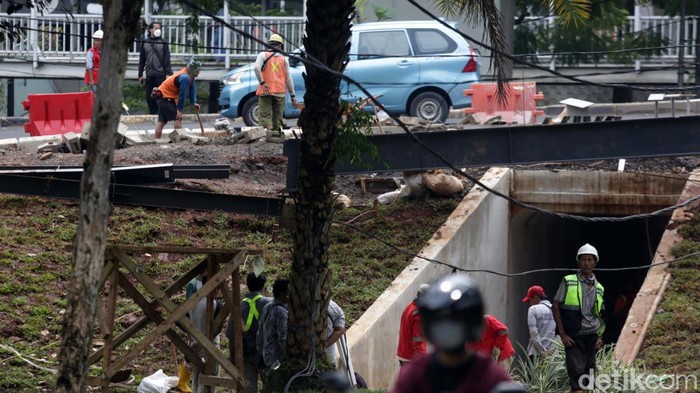 Pemprov DKI Jakarta merevitalisasi jalur kolong Semanggi. Salah satu yang akan dibangun dalam revitalisasi ini yaitu terowongan untuk pesepeda.