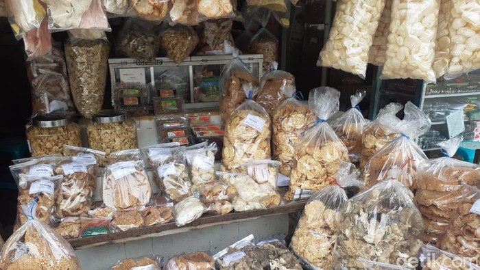 Jajanan khas Cirebon.