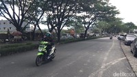 Jalan Tun Abdul Razak dari arah Makassar ke Gowa tampak mulus setelah diaspal ulang (Foto: Alfiandis/detikSulsel)