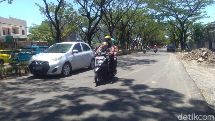 Jalan Tun Abdul Razak, Gowa yang mulai diaspal
