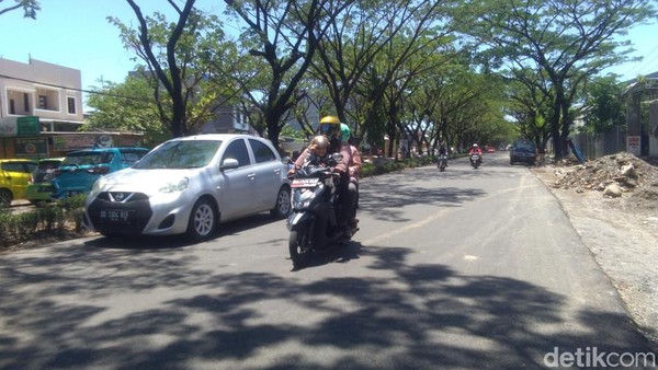 Potret Jalan Tun Abdul Razak Gowa yang Rusak Parah Mulai Diaspal