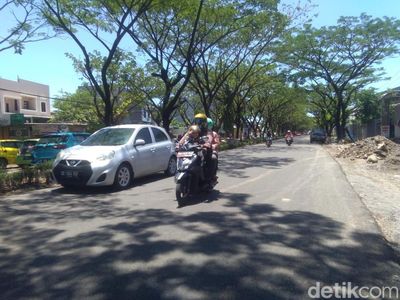 Potret Jalan Tun Abdul Razak Gowa yang Rusak Parah Mulai Diaspal