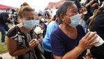 Jerit Tangis Keluarga Korban Pembantaian Massal di Thailand