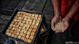 Jeritan Perajin Tahu Tempe Saat Harga Kedelai Meroket