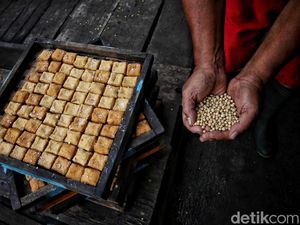 Jeritan Perajin Tahu Tempe Saat Harga Kedelai Meroket