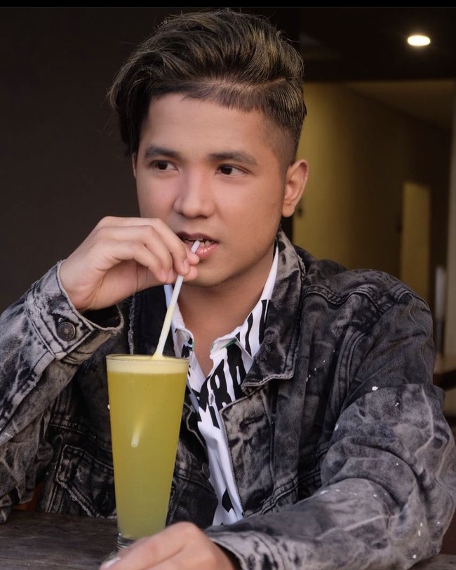 Pembawa acara Dangdut Academy Asia 4 yang tayang di Indosiar, Jirayut Afisan merupakan warga asli Thailand. Jirayut mengawali kariernya di industri hiburan tanah air dengan menjadi salah satu peserta Dangdut Academy Asia 4. Walaupun tereliminasi di babak 10 besar namun Jirayut dipercaya untuk menjadi host di DAcademy Asia. Namanya pun jadi semakin banyak dikenal. Foto: Instagram