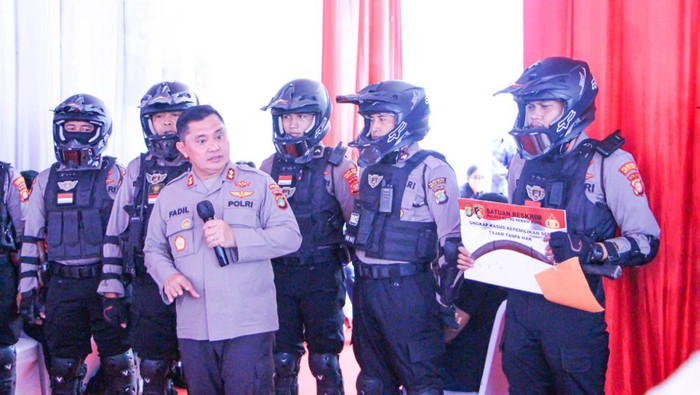 Kapolda Metro Jaya Irjen Fadil Imran bersama Tim Patroli Perintis Presis