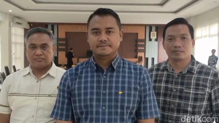 Kasat Reskrim Polres Gresik, Iptu Wahyu Rizki Saputro (Tengah).