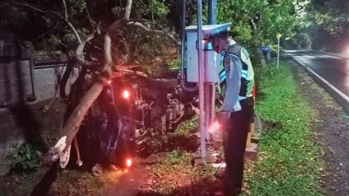 Kecelakaan adu jangkrik motor vs mobil pikap di Jalan Denpasar-Gilimanuk KM 124-125 Hutan Cekik, Lingkungan Penginuman, Gilimanuk, Melaya, Jembrana, Jumat (7/10/2022) dini hari.