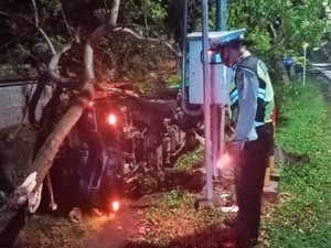 Pemotor Adu Jangkrik dengan Pikap di Jembrana, Kaki Patah-Luka Lecet