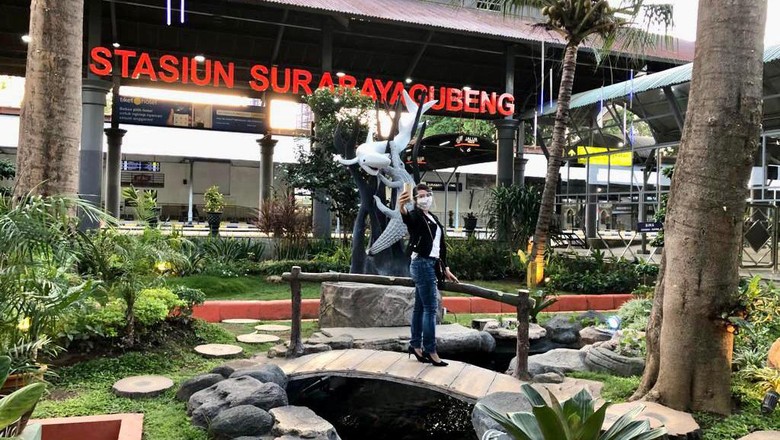 Ketika bepergian, tidak lengkap tanpa mengabadikan momen lewat foto dan video. Termasuk saat bepergian menggunakan kereta api.