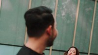 Masa sih mereka menjalankan foto prewedding? Kiky Saputri belum menjawabnya mengenai hal tersebut. Foto: Instagram