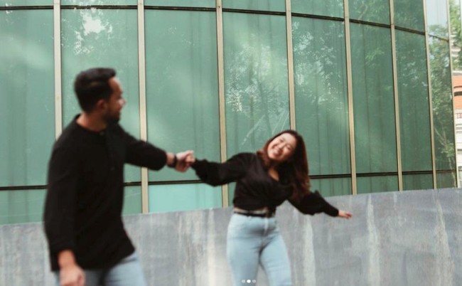 Banyak netizen pula yang mendoakan keduanya segera melangsungkan pernikahan. “Lancar sampai hari H. Semoga kelak menjadi Kel samawa, Kel selalu dikaruniakan Allah SWT dengan rezeki yg melimpah n berkah. Aamiin,” tulis netizen di kolom komentar. Foto: Instagram