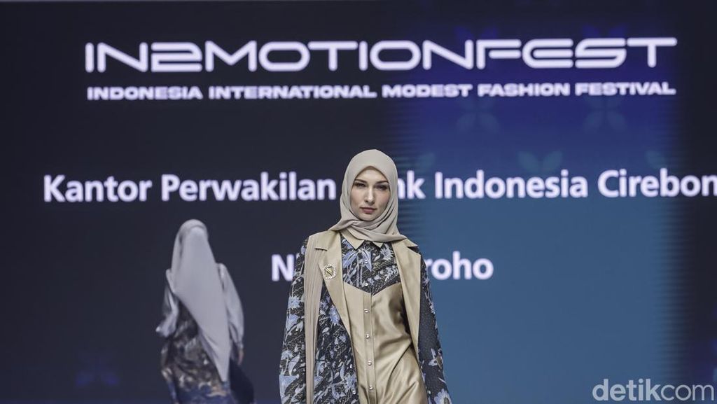 Desainer Nina Nugroho Rilis Koleksi dari Kain Batik Ciwaringin, Cirebon