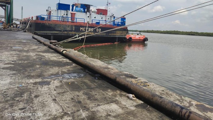 Kondisi perairan Belawan usai CPO yang tumpah dibersihkan