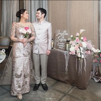 Melalui akun Instagramnya, sang desainer, Hazel Kez mengungkapkan jika gaun yang dikenakan oleh Sisca Kohl itu terinspirasi dari Chinoiserie. Chinoiserie sendiri merupakan campuran antara gaya seni Eropa dengan pengaruh oriental. Foto: Instagram/@jessnolimit