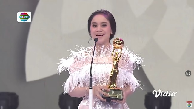 Begini dulu gayanya ketika merayakan kemenangannya sebagai juara kontes menyanyi.Foto: YouTube/Instagram
