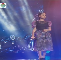 Selagi mengikuti kompetisi, gaya Lesti perlahan berubah. Karena masih remaja, ketika itu ia lebih sering mengenakan dress-dress yang girlie sesuai usia.Foto: YouTube/Instagram