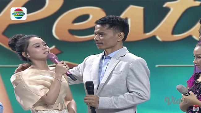 Gaya artis yang diduga menjadi korban KDRT suaminya, Rizky Billar, tersebut juga jadi semakin elegan.Foto: YouTube/Instagram