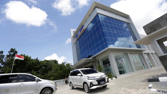 Megahnya Kantor BRI Cabang Saumlaki Meski berada di ujung negeri, kantor cabang BRI Saumlaki, Kabupaten Kepulauan Tanimbar, Maluku, tampak megah. Begini potretnya.
