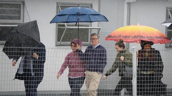 Mereka juga masih tampak mesra dalam foto tahun 2019 ini ketika berkunjung ke Afrika. Foto: Getty Images