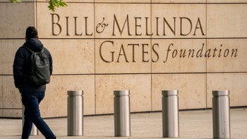 Melinda pun berupaya tetap tampil oke, tapi bukan hal yang gampang. Aku juga masih tetap bekerja dengan orang yang kujauhi (Bill Gates) dan menjadi diri yang terbaik setiap hari, ucapnya. Foto: Getty Images