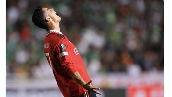 Kami akan selalu bersamamu, Ronaldo, apapun yang terjadi. Foto: Twitter