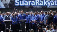 Awalnya, AHY berharap kunjungan Gubernur DKI Anies Baswedan dapat mempererat hubungan dengan keluarga besar PD. AHY menyinggung Anies pernah mengikuti konvensi calon presiden (capres) PD pada 2013-2014 silam.