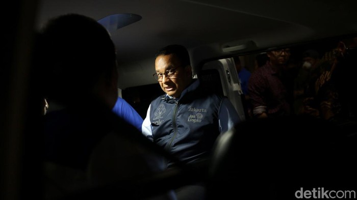 Momen Anies Naik Mikrotrans AC Gubernur DKI Jakarta Anies Baswedan meresmikan implementasi tarif integrasi Jak Lingko dan layanan mikrotrans AC. Anies juga sempat menjajal naik mikrotrans AC.