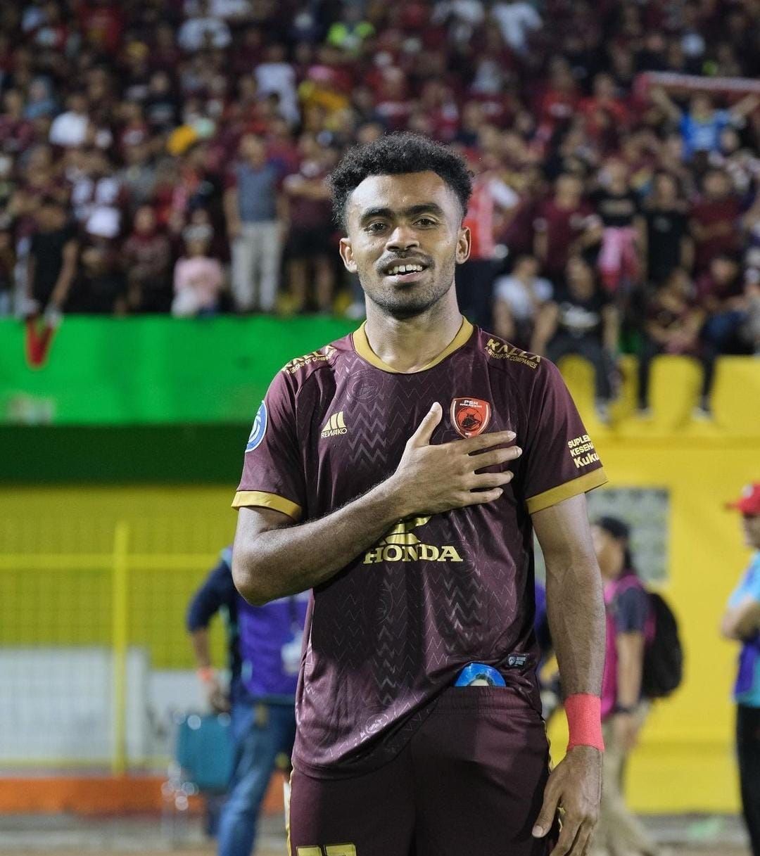 Pemain PSM Makassar Yakob Sayuri