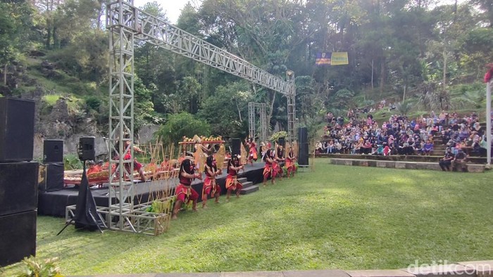 Pementasan Sendratari Sugriwa Subali di Amfiteater Gua Kiskendha, Kalurahan Jatimulyo, Kapanewon Girimulyo, Kulon Progo, DIY, Jumat (7/10/2022).