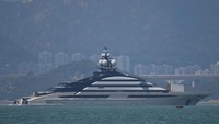Penampakan Yacht Crazy Rich Rusia di Perairan Hong Kong