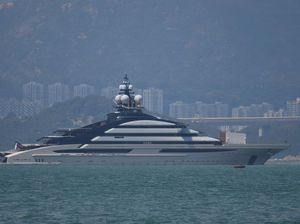 Diburu Blok Barat, Kapal Pesiar Mewah Rusia Berlabuh di Hong Kong