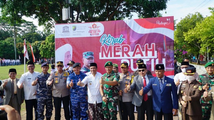 Potret Semarak Kirab Merah Putih di Pekalongan