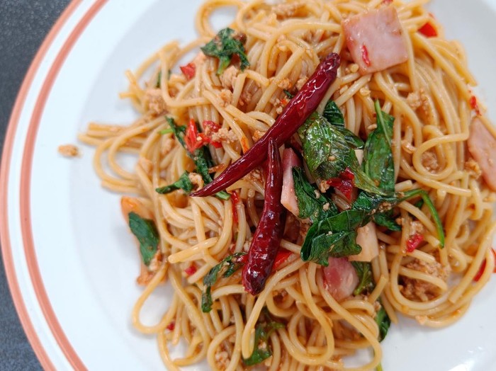 Resep Spaghetti Daging Asap dan Kemangi