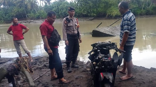 Satu lagi sepeda motor yang hanyut akibat diterjang air bah, Senin (3/10/2022), akhirnya ditemukan pada Jumat (7/10/2022), di pinggir Tukad Yeh Ho, Tabanan, Bali.