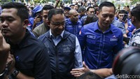 Pantauan detikcom di lokasi, Jumat (7/10/2022), Anies tiba di kantor DPP Demokrat pada pukul 09.35 WIB.