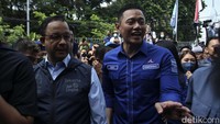 Anies langsung disambut oleh AHY dan Annisa Pohan.
